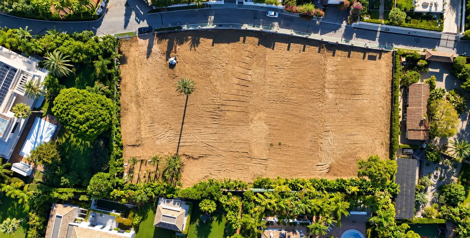 Venta de parcela residencial en Los Monteros 3