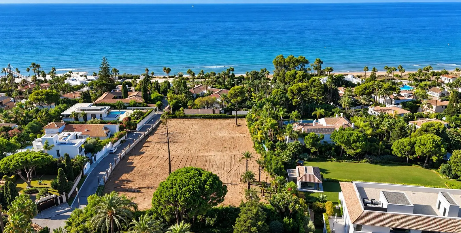 Venta de parcela residencial en Los Monteros 4