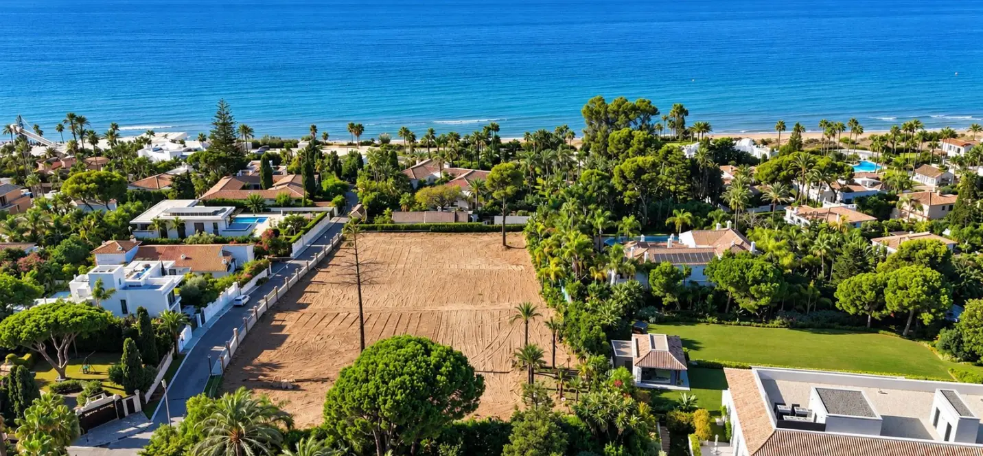 Venta de parcela residencial en Los Monteros 3