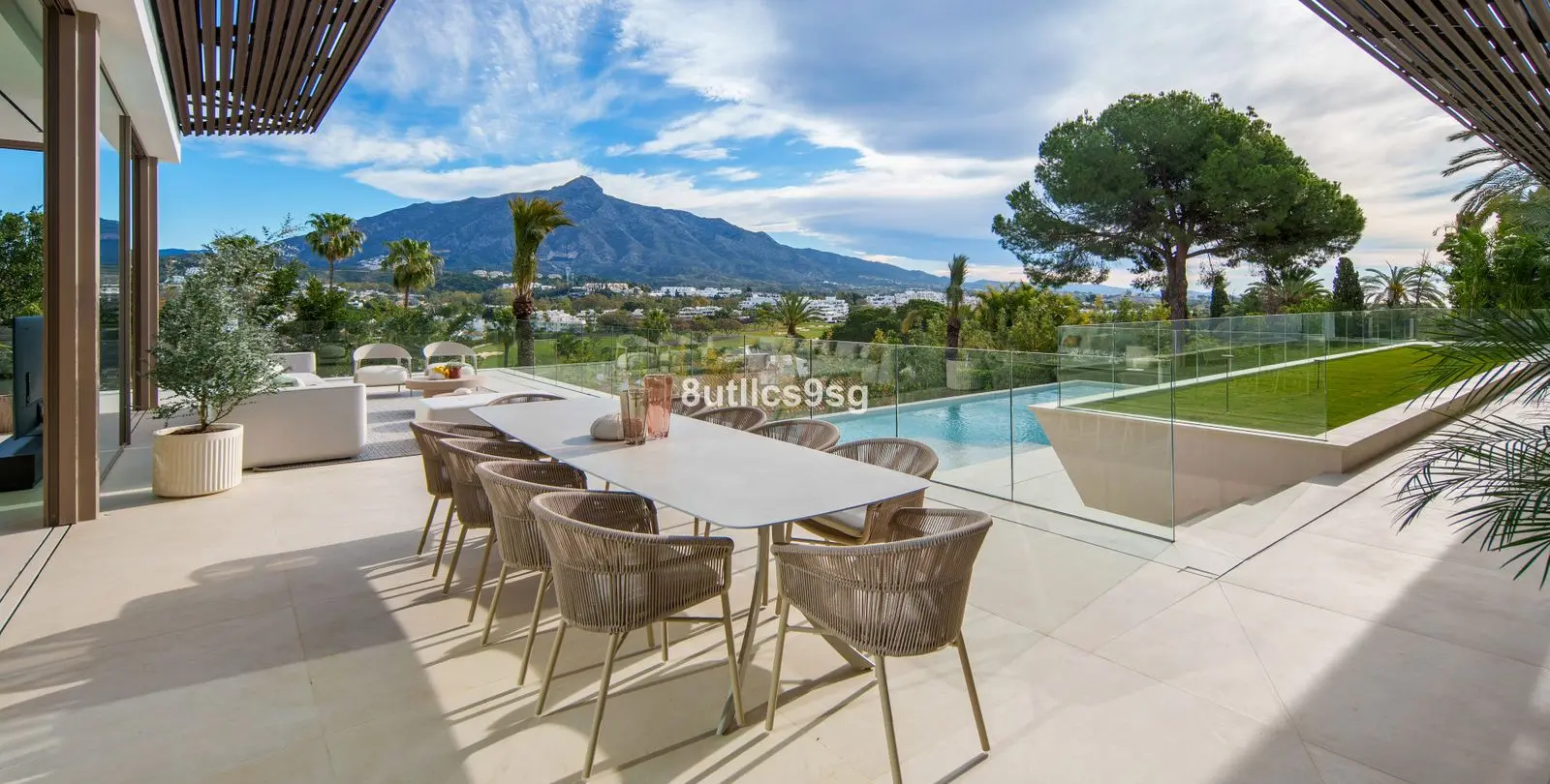 Venta de villa independiente en Nueva Andalucía 1