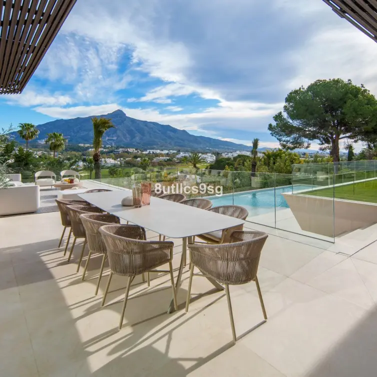 Venta de villa independiente en Nueva Andalucía
