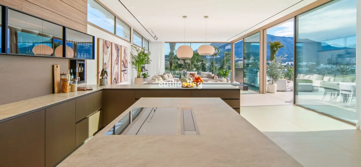 Venta de villa independiente en Nueva Andalucía 3