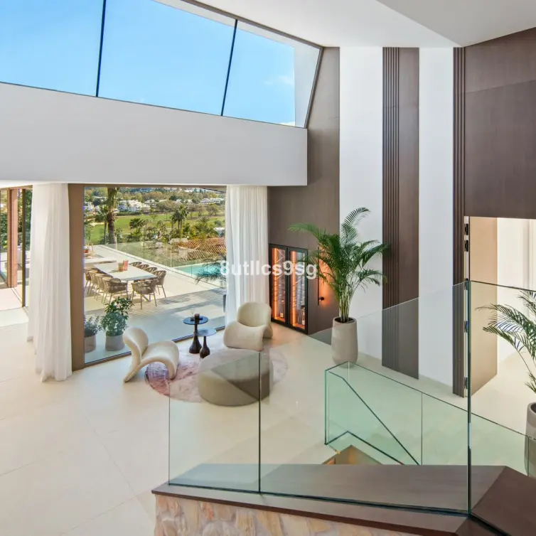 Venta de villa independiente en Nueva Andalucía