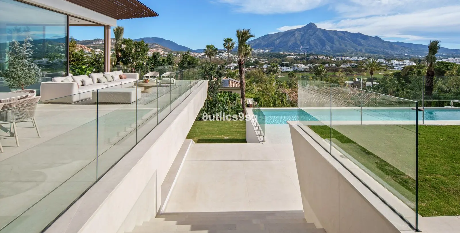 Venta de villa independiente en Nueva Andalucía 18