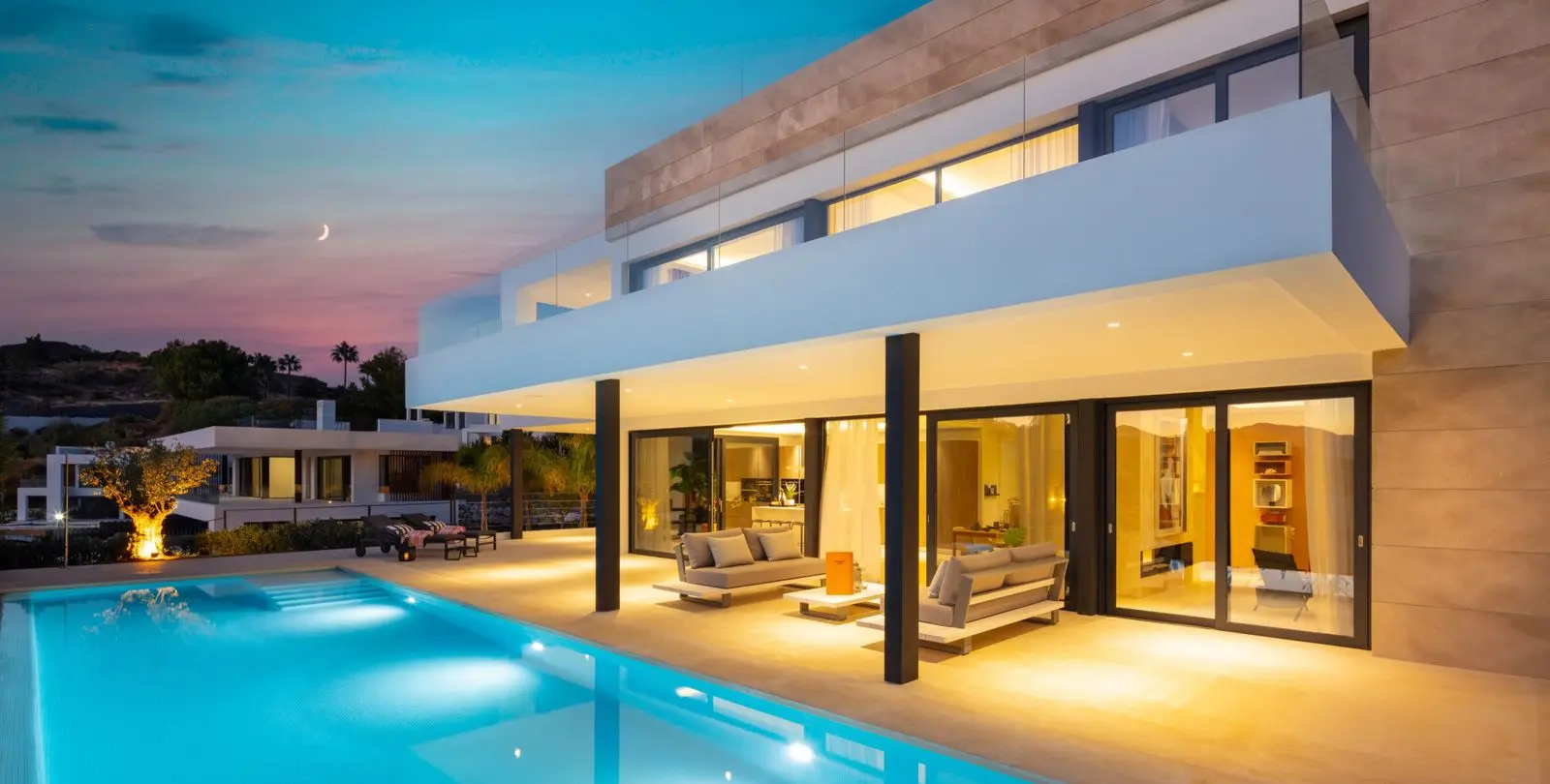 Venta de villa independiente en Nueva Andalucía 1
