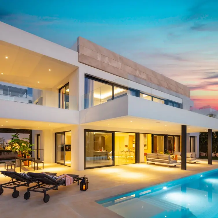 Venta de villa independiente en Nueva Andalucía