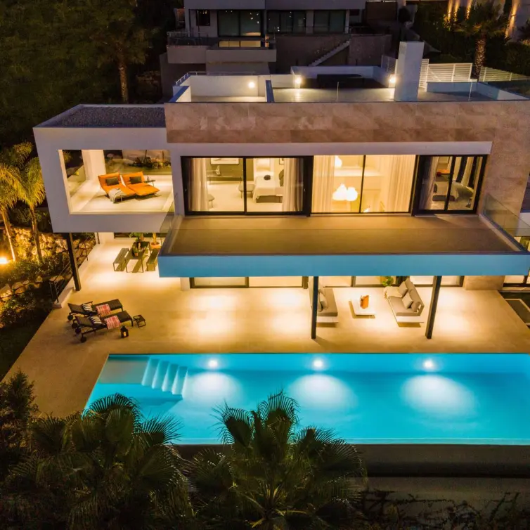 Venta de villa independiente en Nueva Andalucía