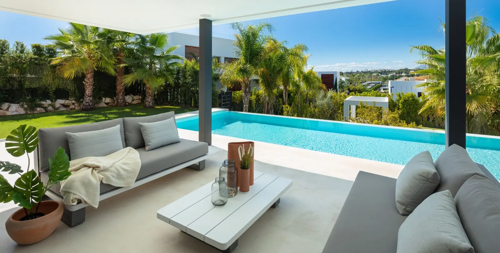 Venta de villa independiente en Nueva Andalucía 4