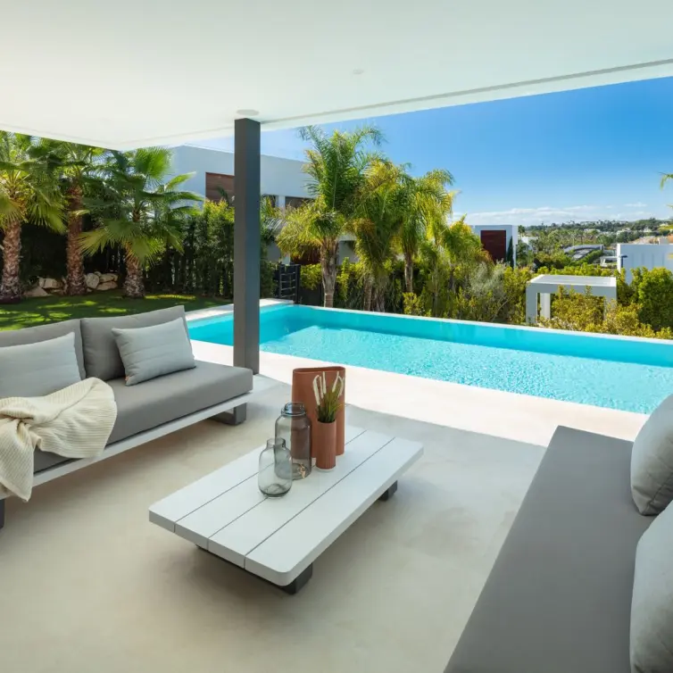 Venta de villa independiente en Nueva Andalucía