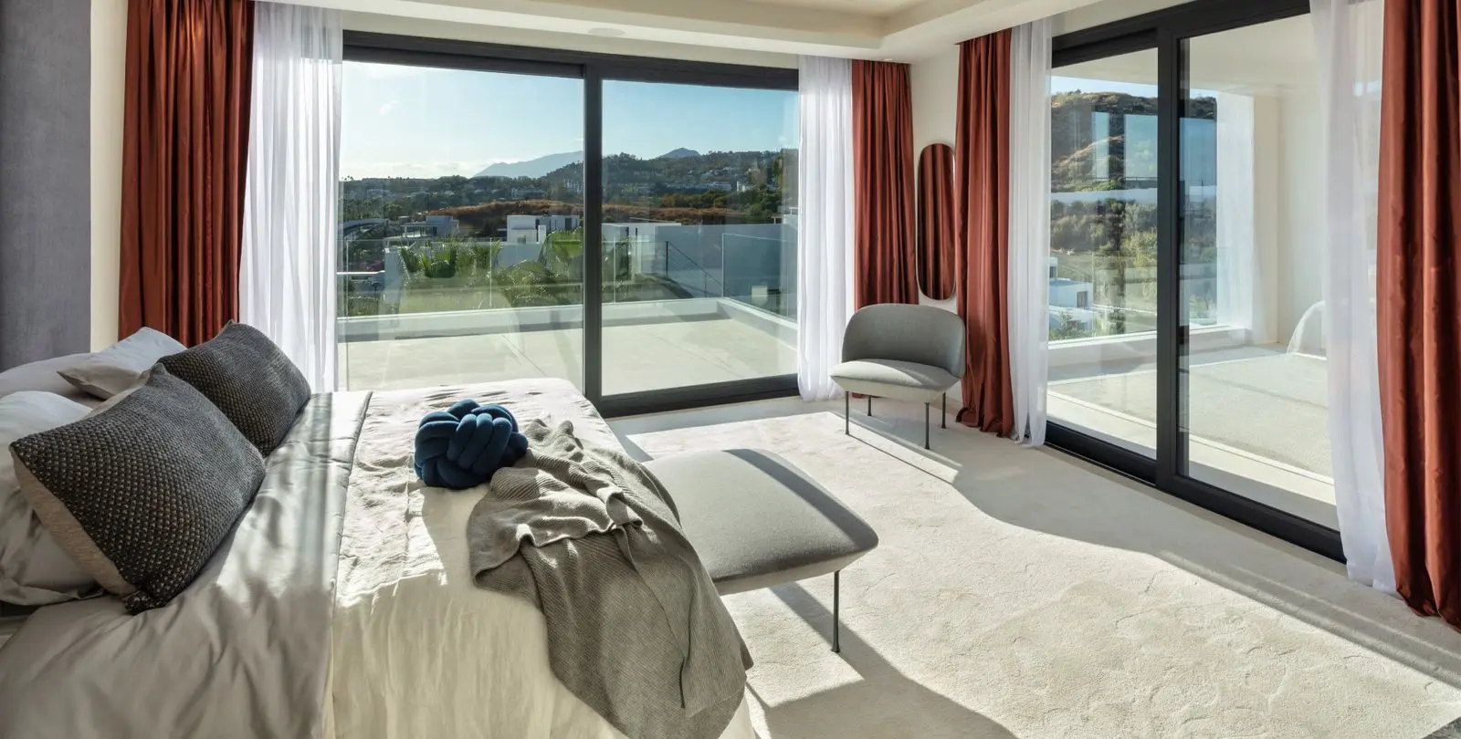 Venta de villa independiente en Nueva Andalucía 15