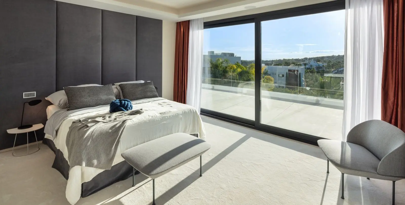 Venta de villa independiente en Nueva Andalucía 16