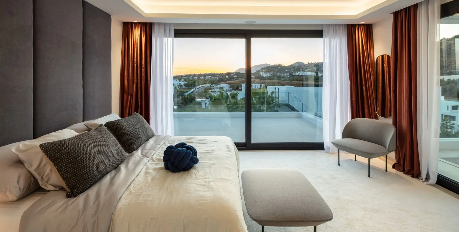 Venta de villa independiente en Nueva Andalucía 17