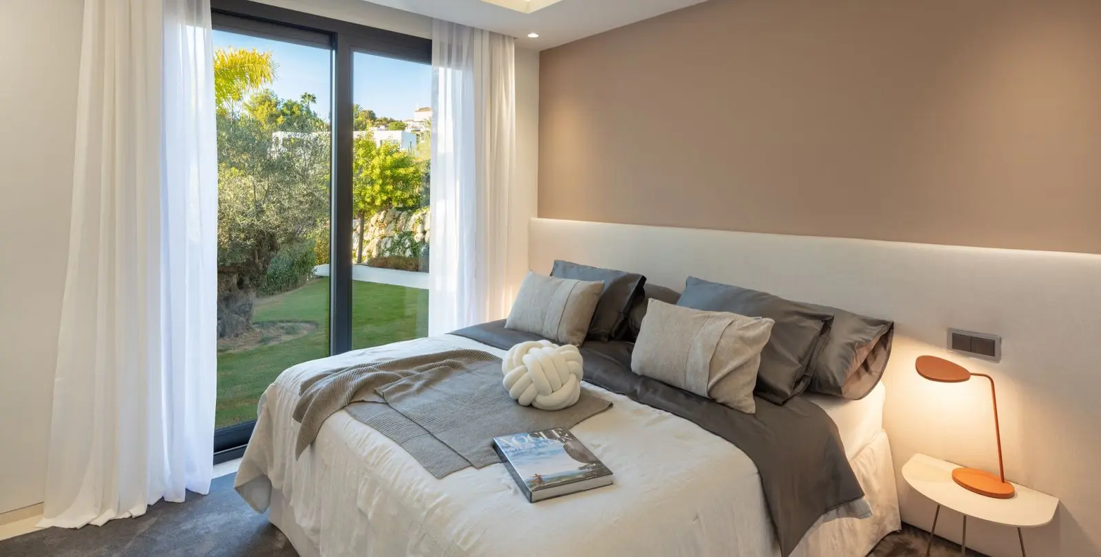 Venta de villa independiente en Nueva Andalucía 22