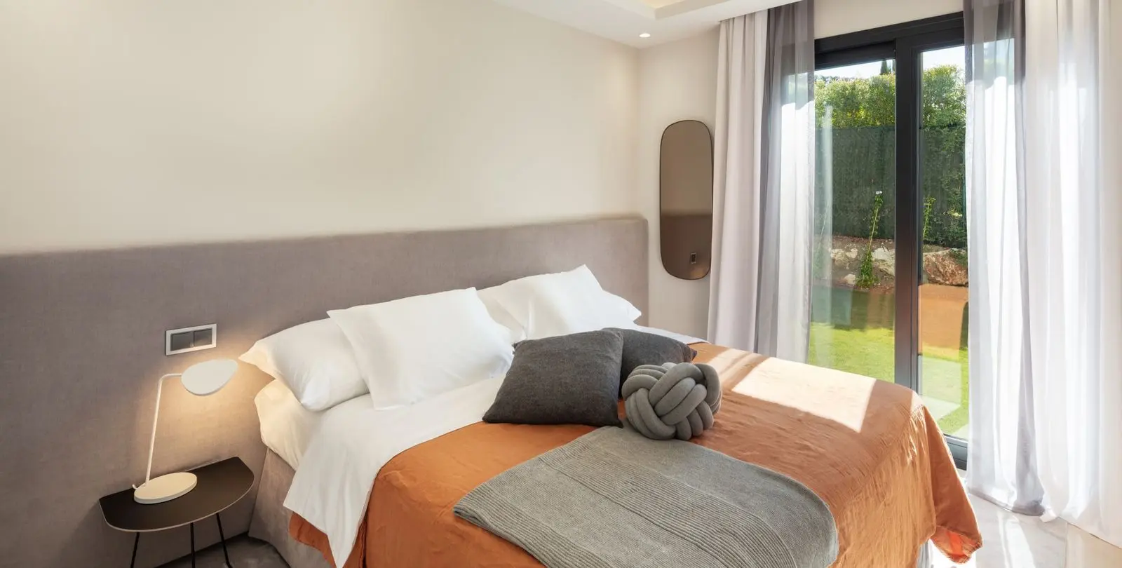Venta de villa independiente en Nueva Andalucía 24
