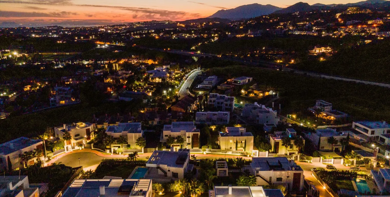 Venta de villa independiente en Nueva Andalucía 35