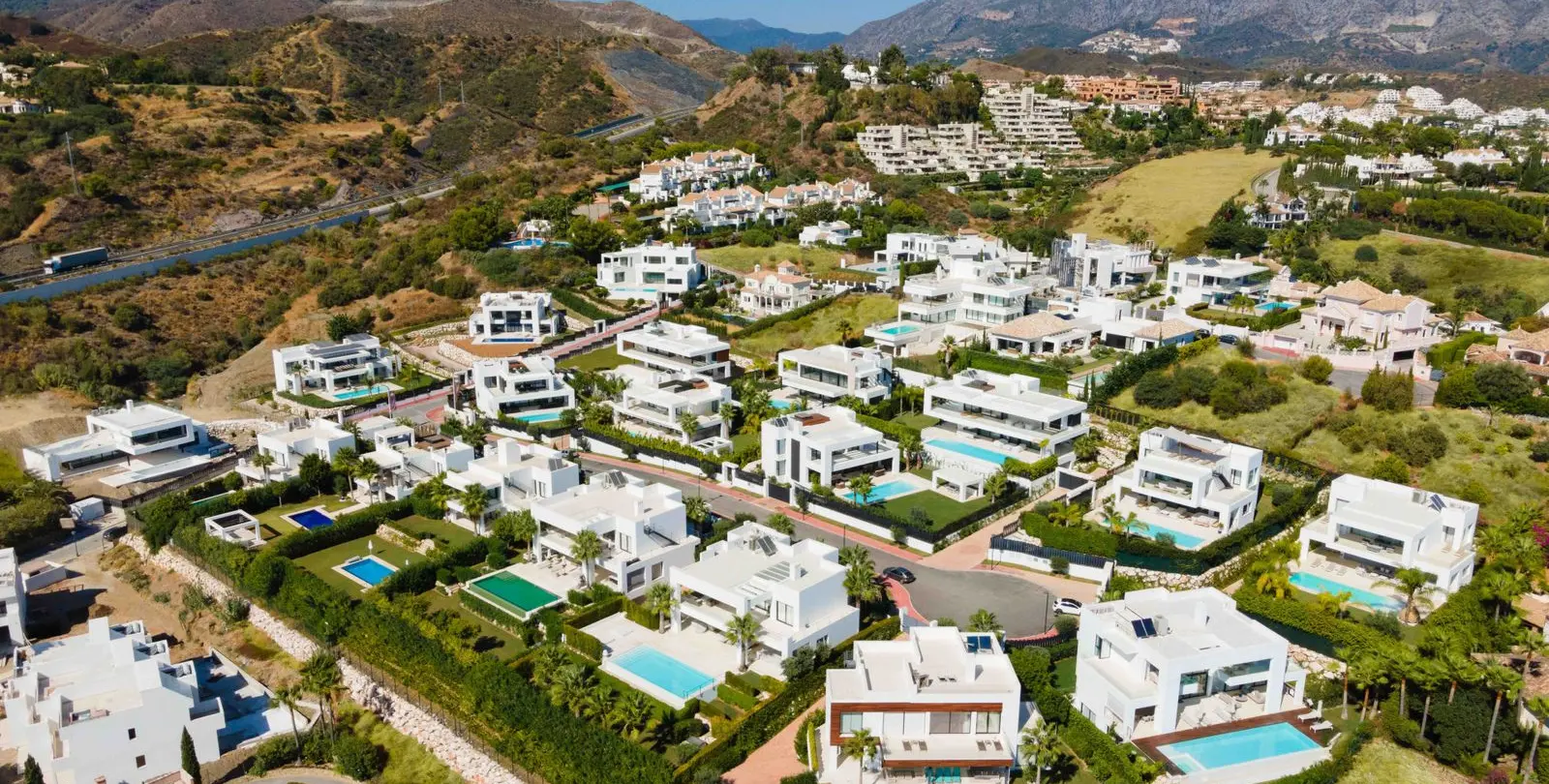 Venta de villa independiente en Nueva Andalucía 38