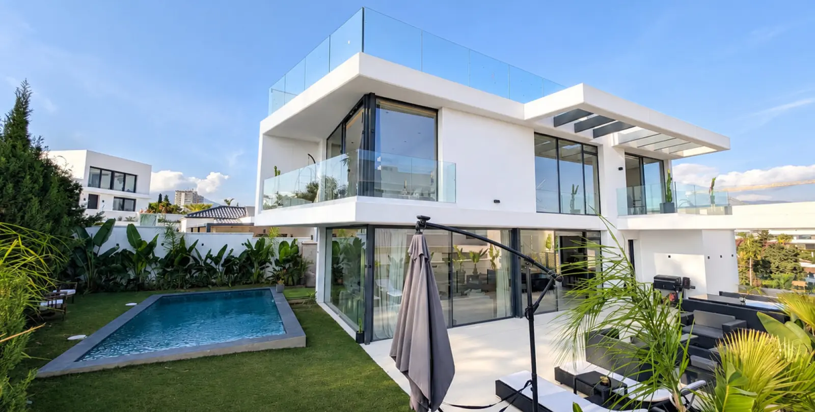 Long-term rent of detached villa in Nueva Andalucía 1