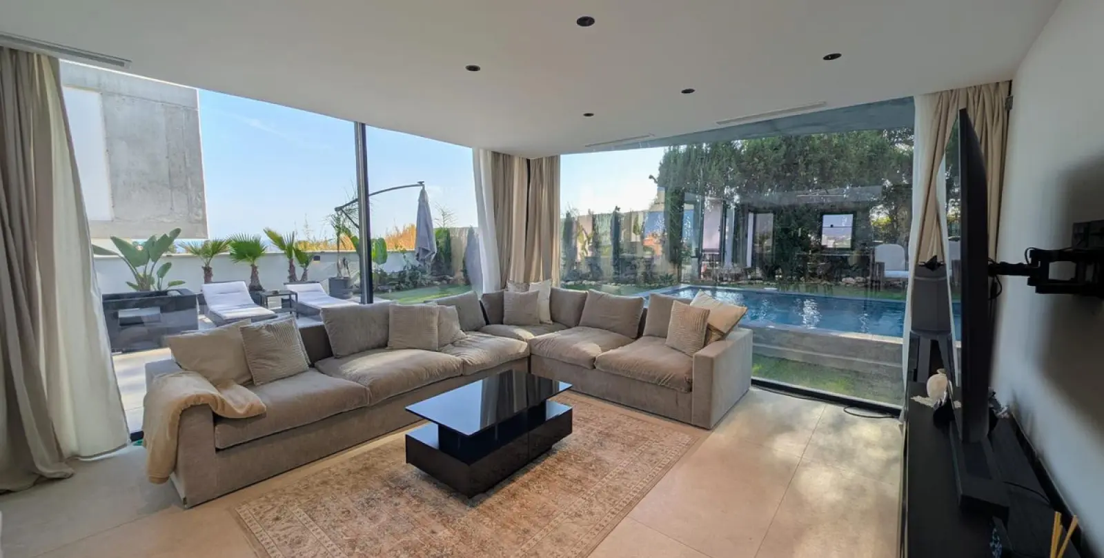 Long-term rent of detached villa in Nueva Andalucía 3
