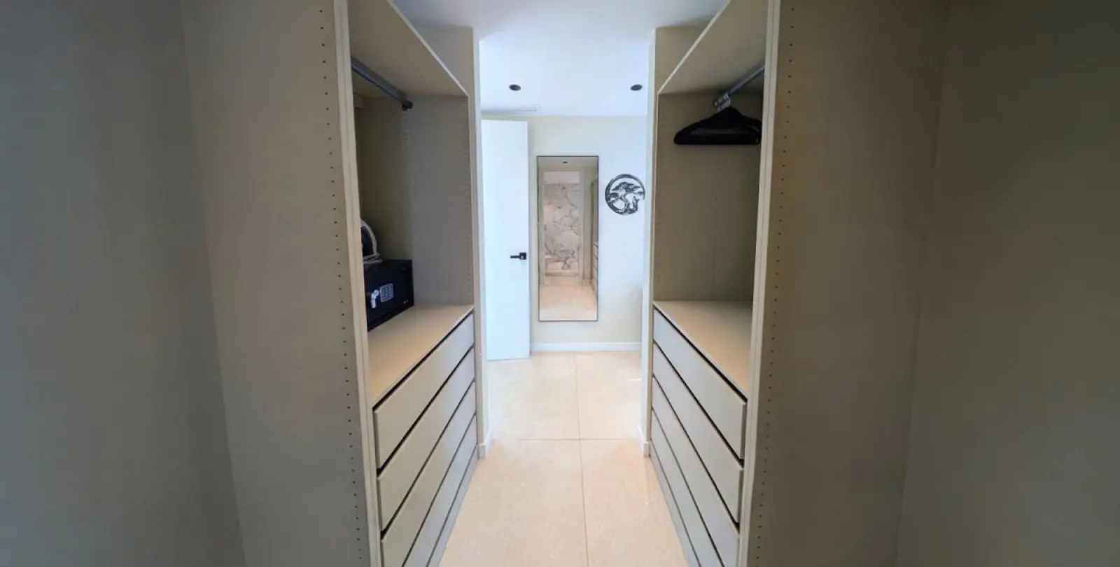 Long-term rent of detached villa in Nueva Andalucía 11