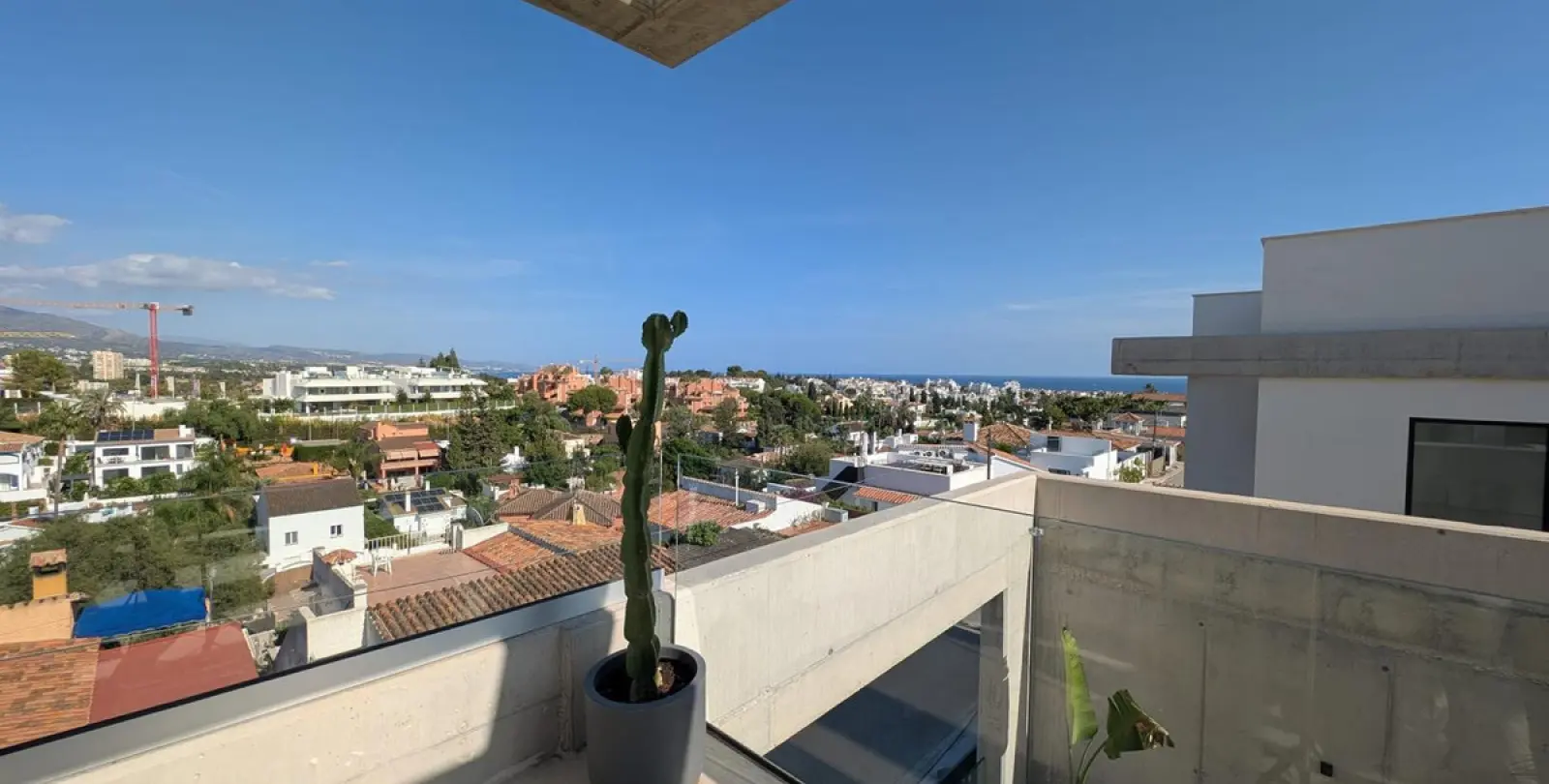 Long-term rent of detached villa in Nueva Andalucía 15