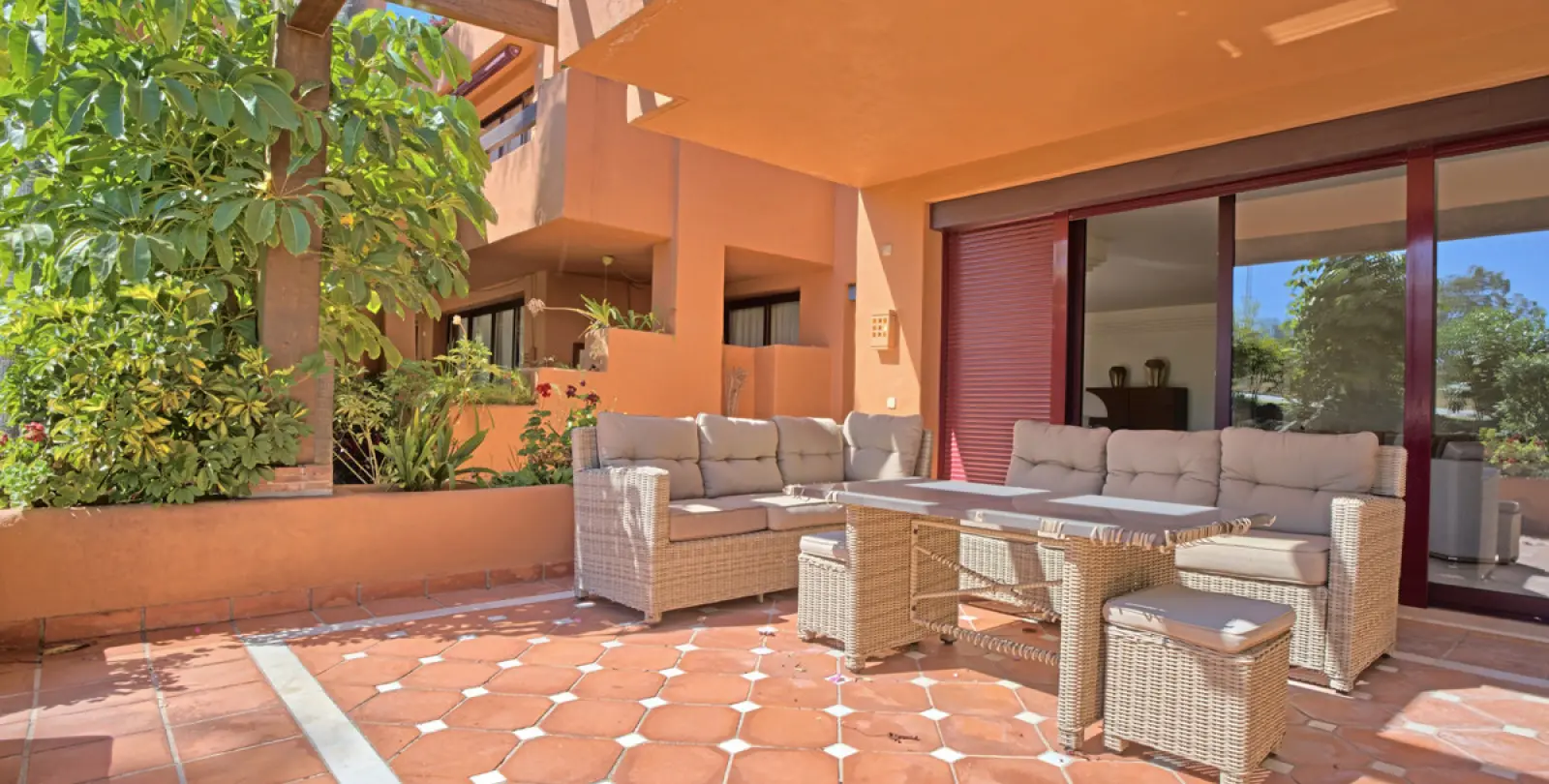 Alquiler a largo plazo de apartamento en planta baja en Nueva Andalucía 3