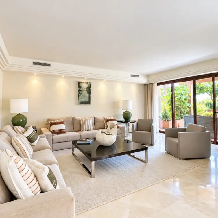 Alquiler a largo plazo de apartamento en planta baja en Nueva Andalucía