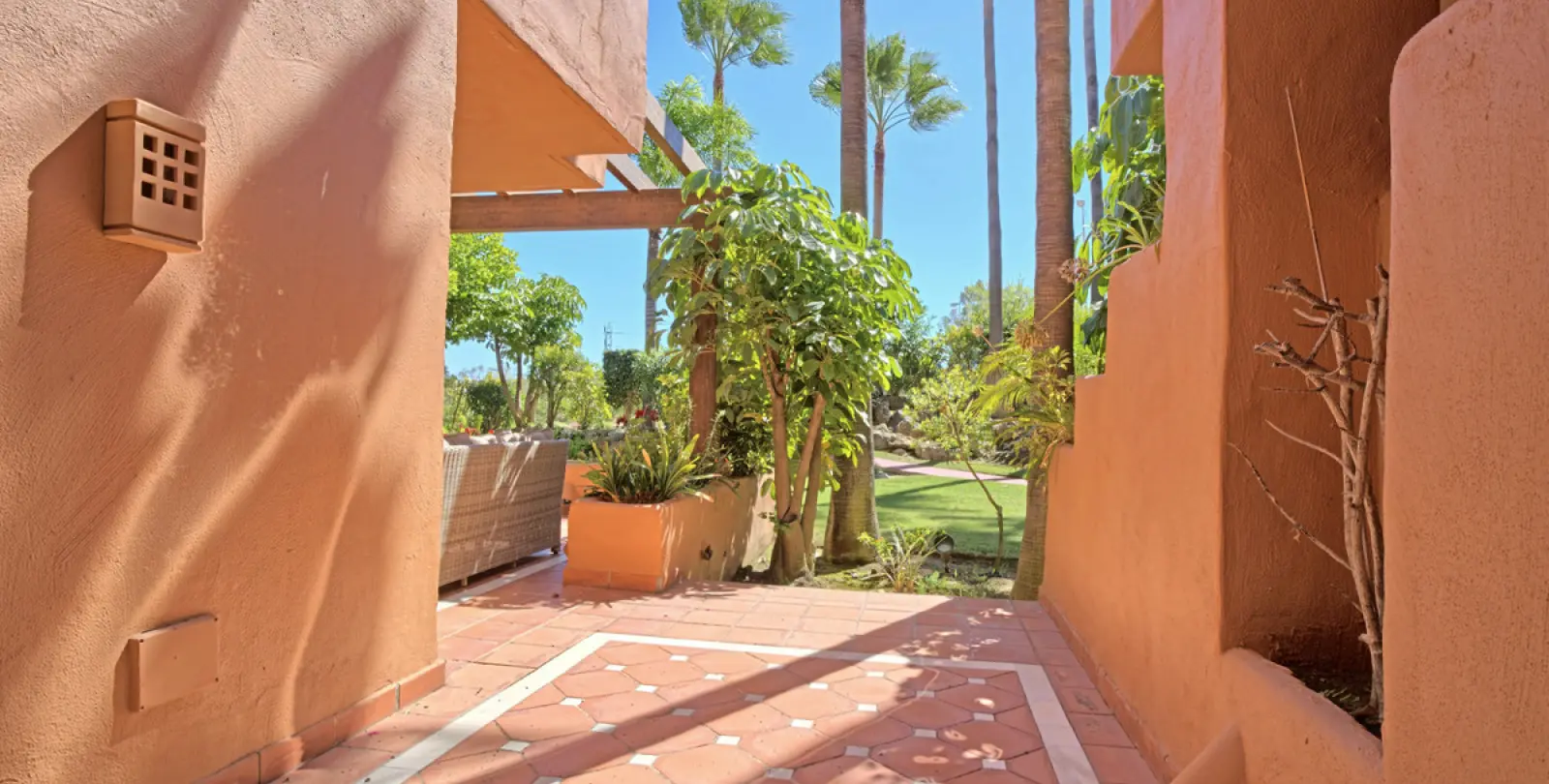 Alquiler a largo plazo de apartamento en planta baja en Nueva Andalucía 23
