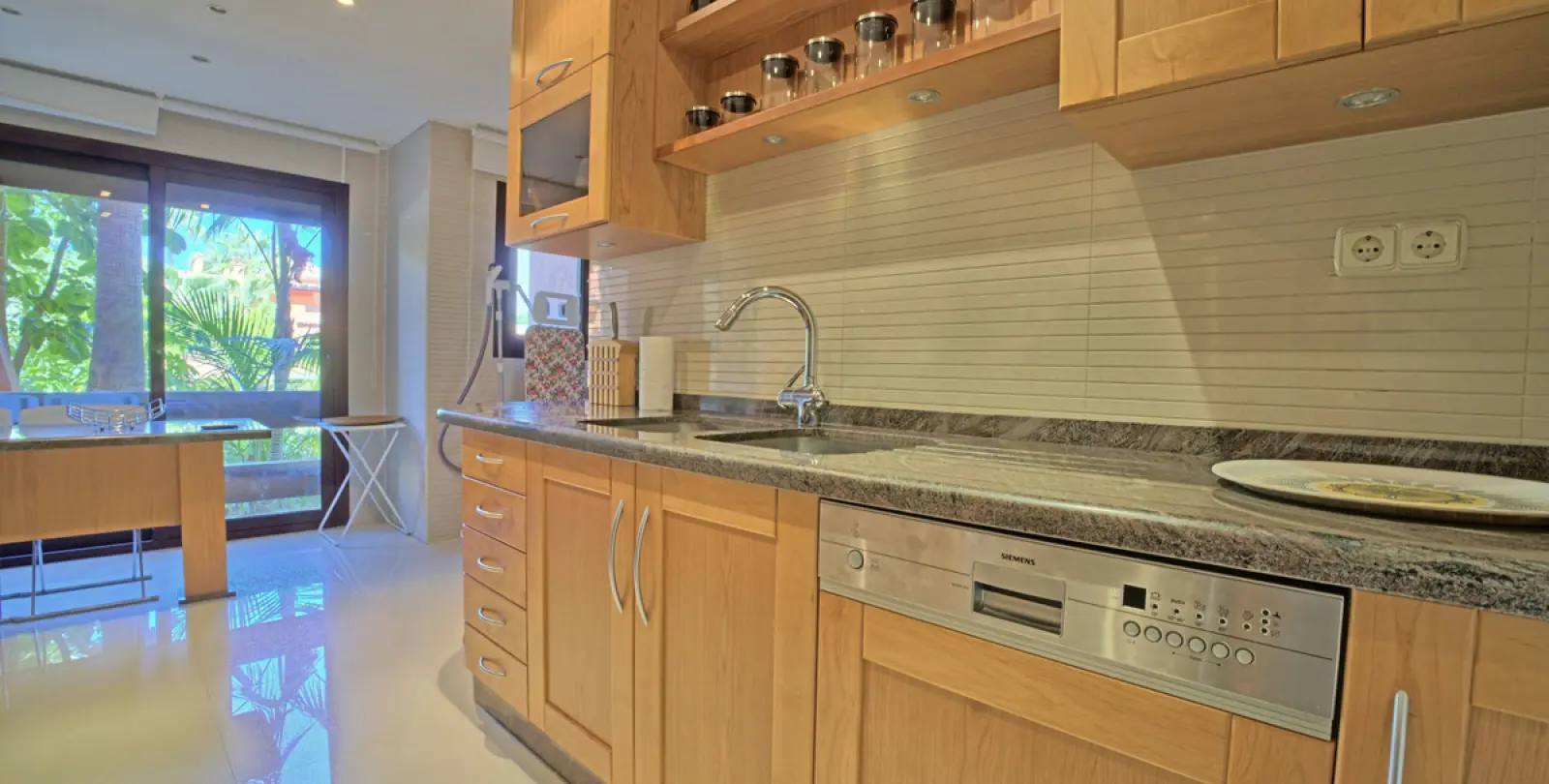 Alquiler a largo plazo de apartamento en planta baja en Nueva Andalucía 28