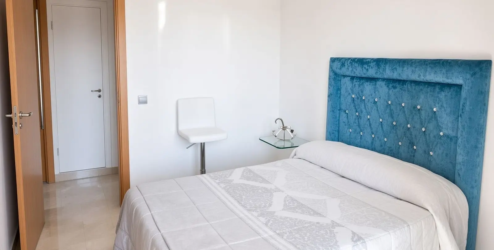 Sale of middle floor apartment in Bel Air 10