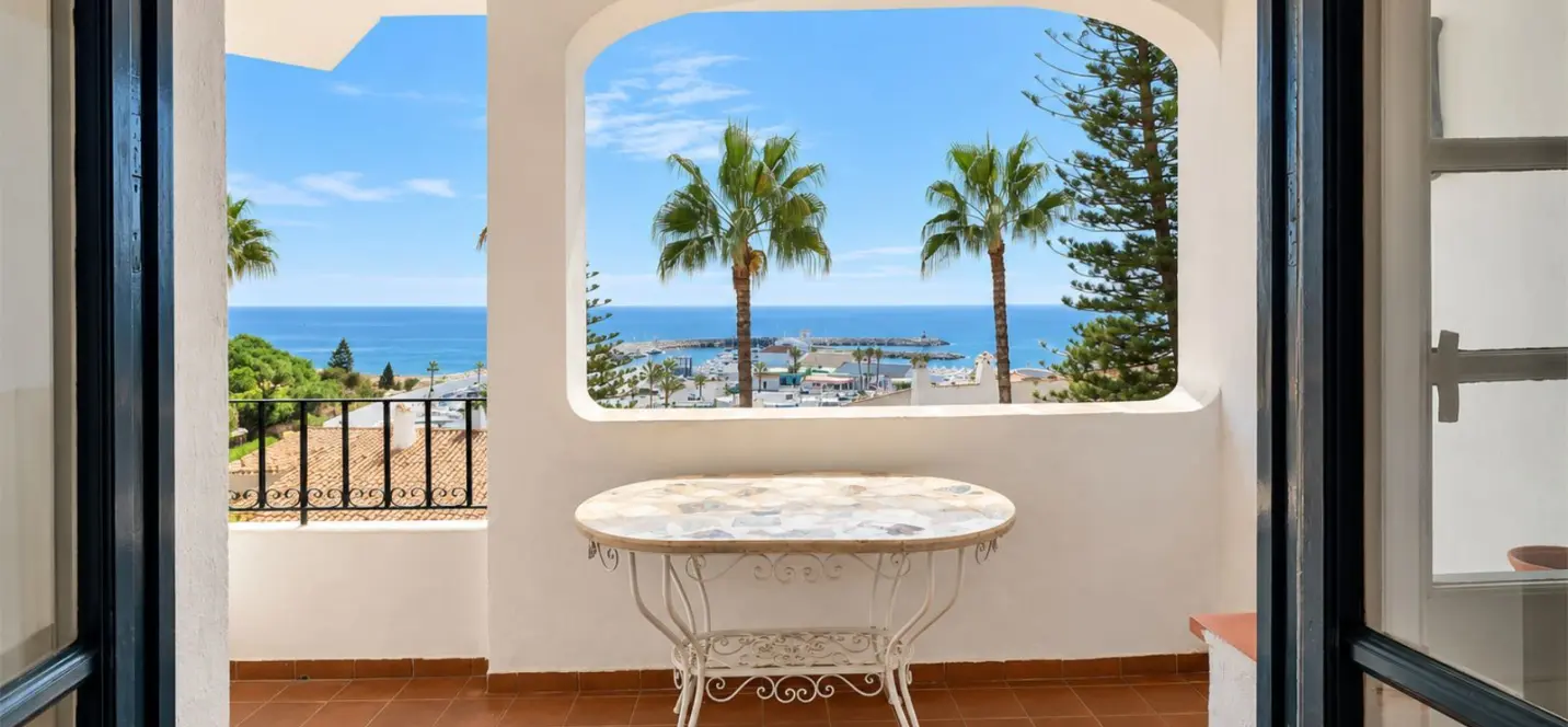 Продажа апартаментов на среднем этаже в Puerto de Cabopino 0