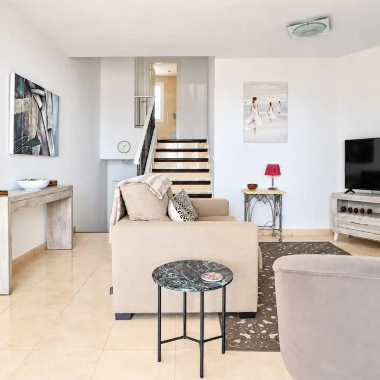 Sale of middle floor apartment in Puerto de Cabopino