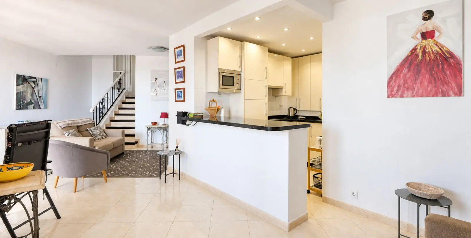 Sale of middle floor apartment in Puerto de Cabopino 3