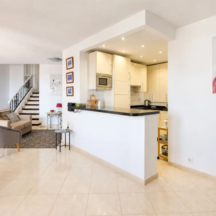 Sale of middle floor apartment in Puerto de Cabopino
