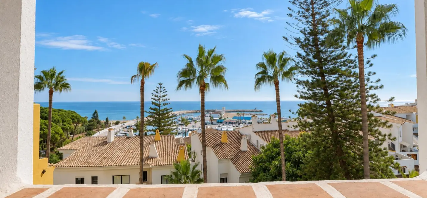 Продажа апартаментов на среднем этаже в Puerto de Cabopino 3