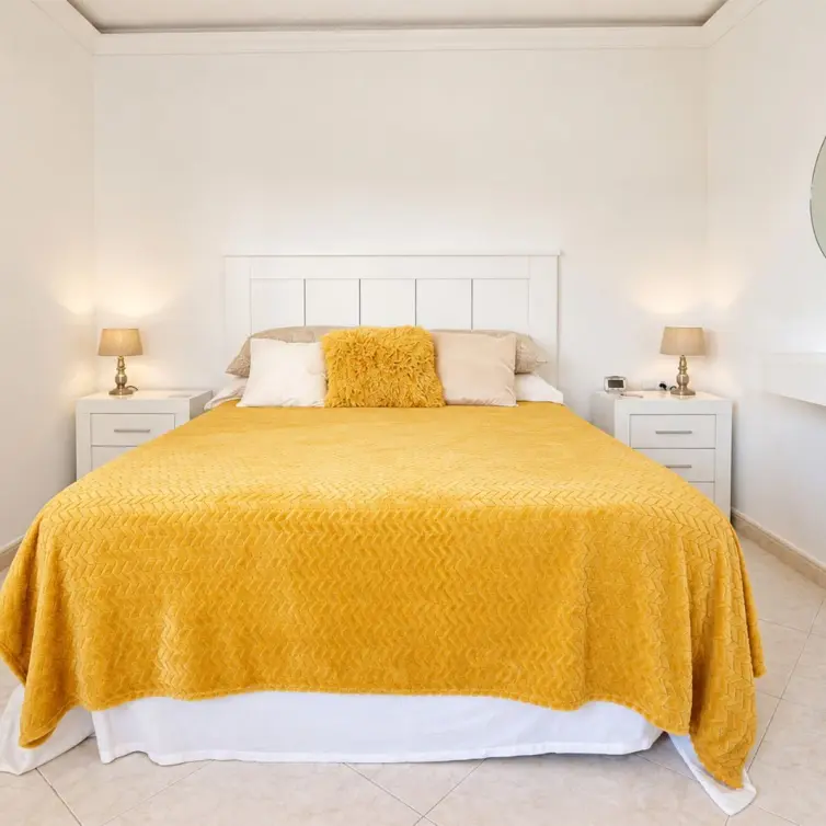 Sale of middle floor apartment in Puerto de Cabopino