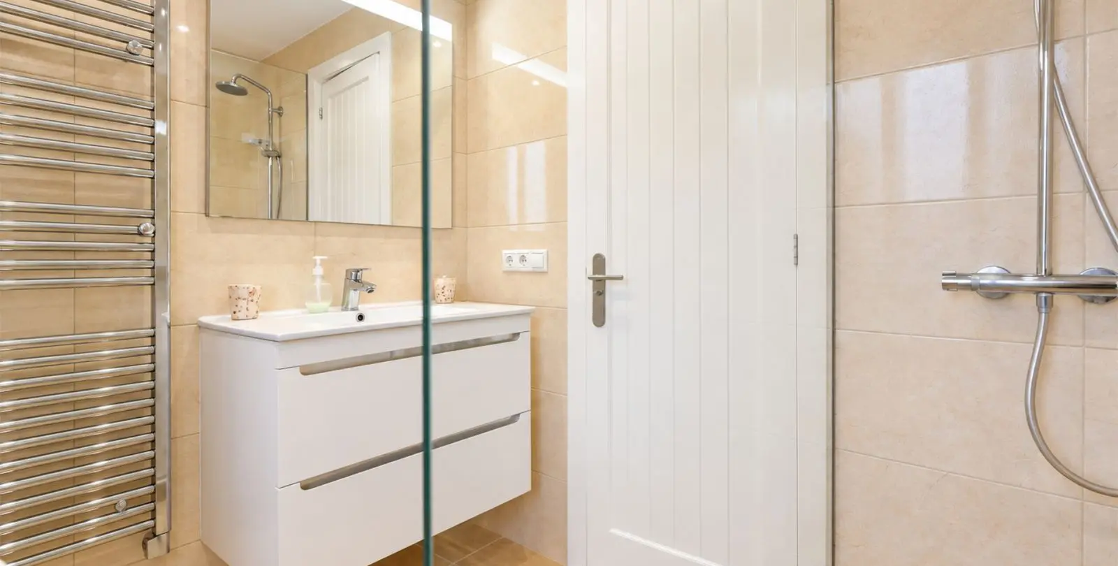 Sale of middle floor apartment in Puerto de Cabopino 7