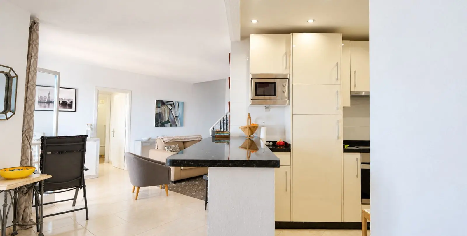 Sale of middle floor apartment in Puerto de Cabopino 11