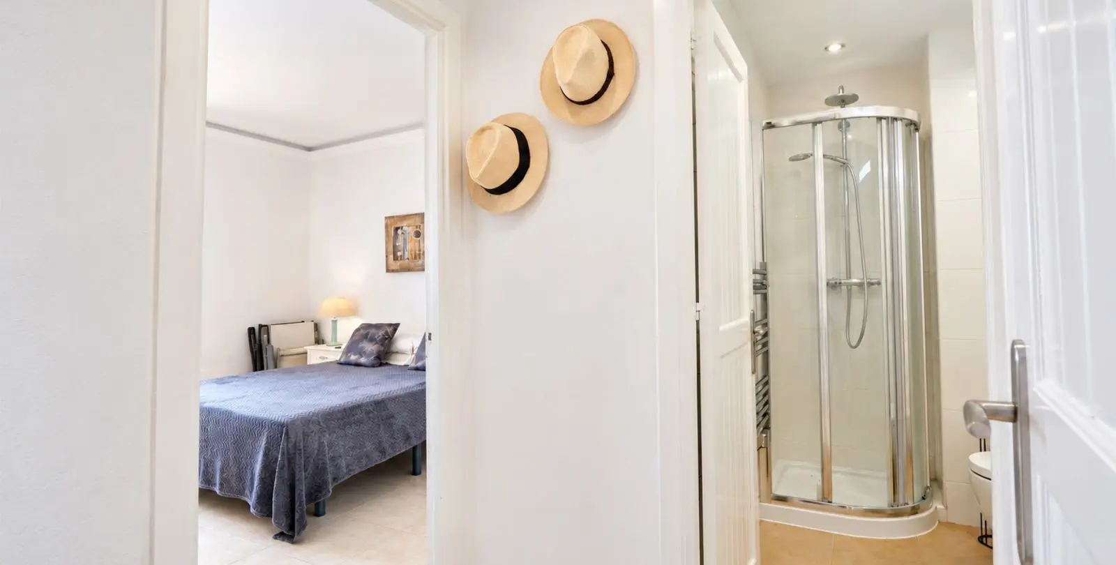 Sale of middle floor apartment in Puerto de Cabopino 12