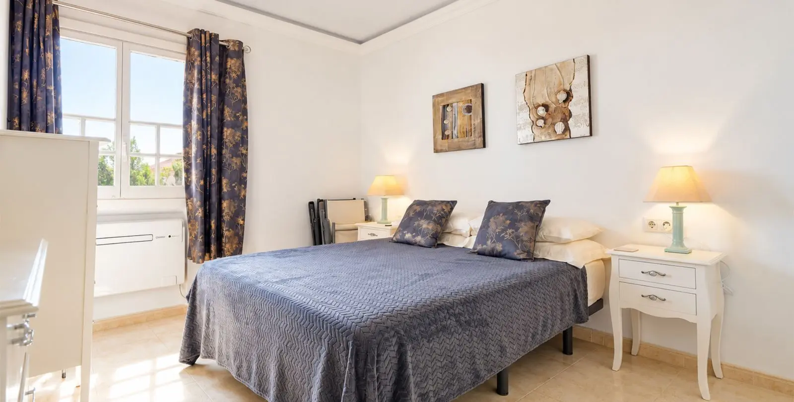 Sale of middle floor apartment in Puerto de Cabopino 13