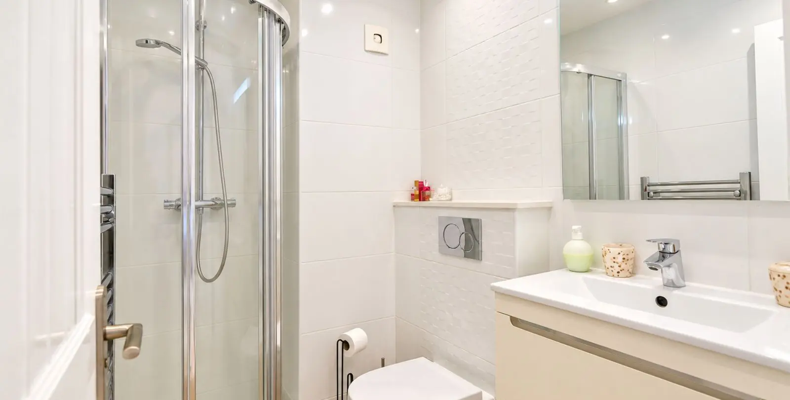 Sale of middle floor apartment in Puerto de Cabopino 14