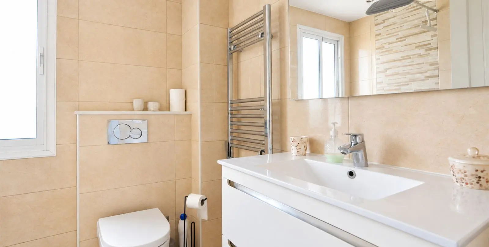 Sale of middle floor apartment in Puerto de Cabopino 15