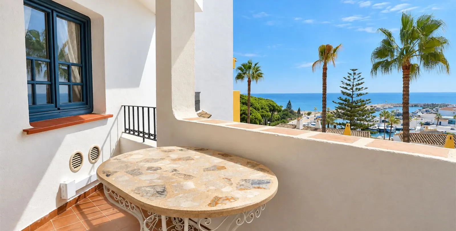 Sale of middle floor apartment in Puerto de Cabopino 16