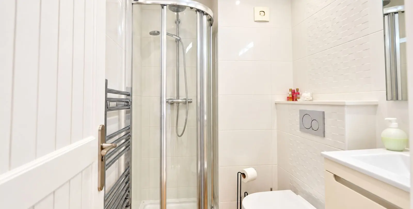 Sale of middle floor apartment in Puerto de Cabopino 17