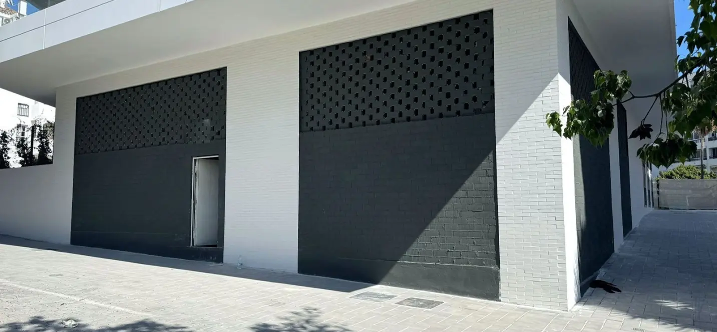 Venta de local comercial en Nueva Andalucía 2