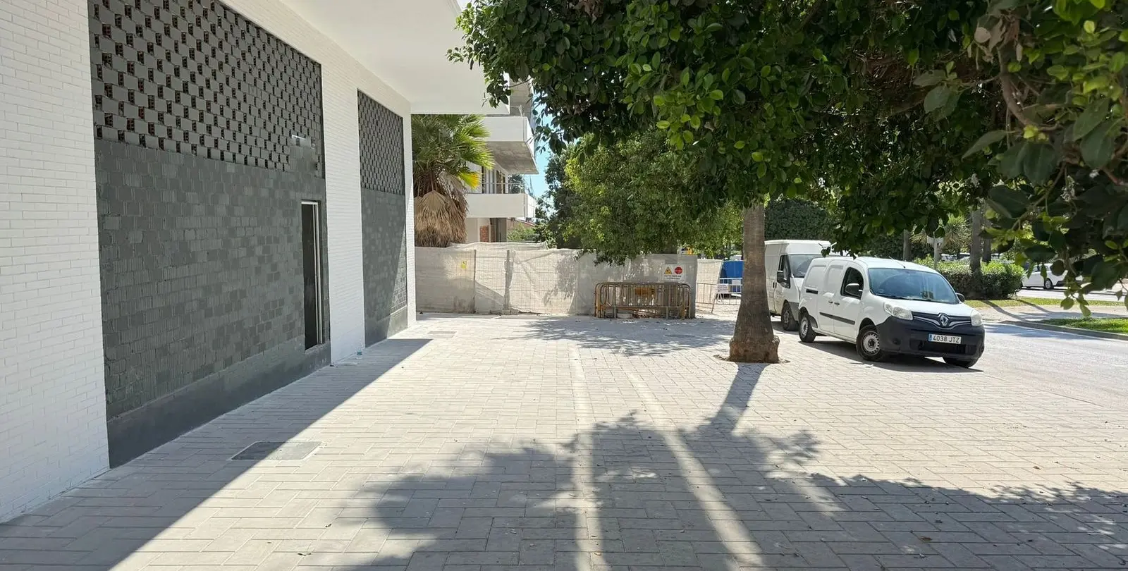 Sale of commercial premises in Nueva Andalucía 11