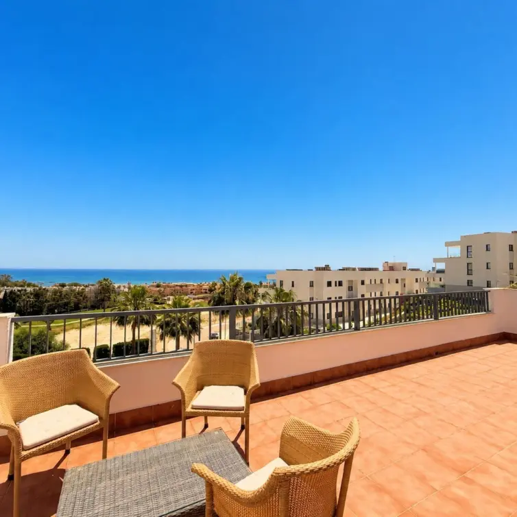 Sale of middle floor apartment in Doña Julia
