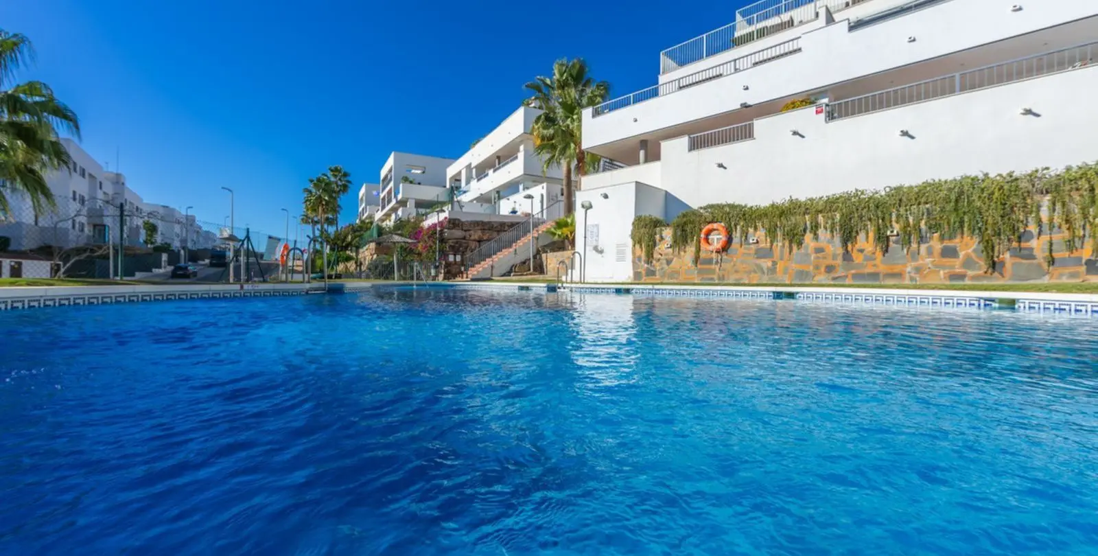 Venta de apartamento en planta media en Doña Julia 2