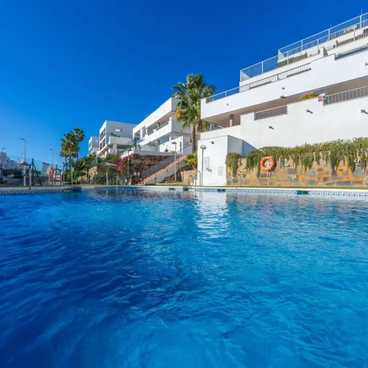 Sale of middle floor apartment in Doña Julia