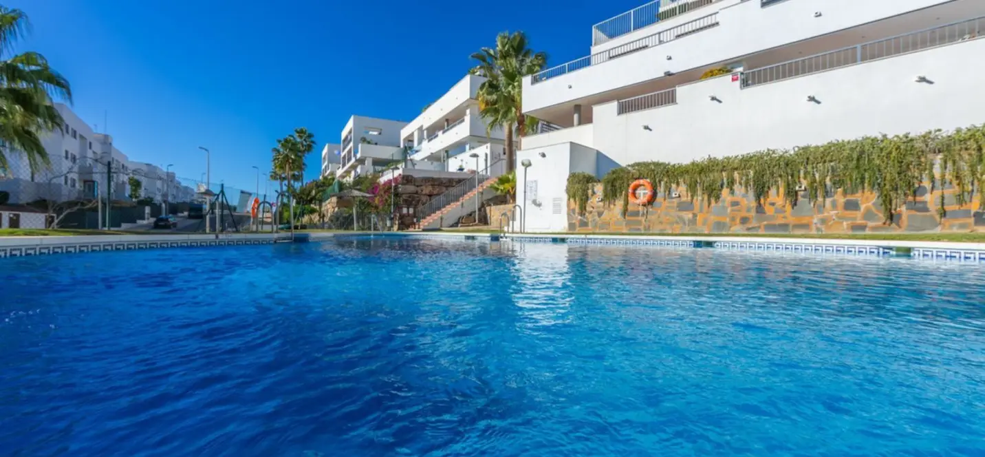 Sale of middle floor apartment in Doña Julia 1