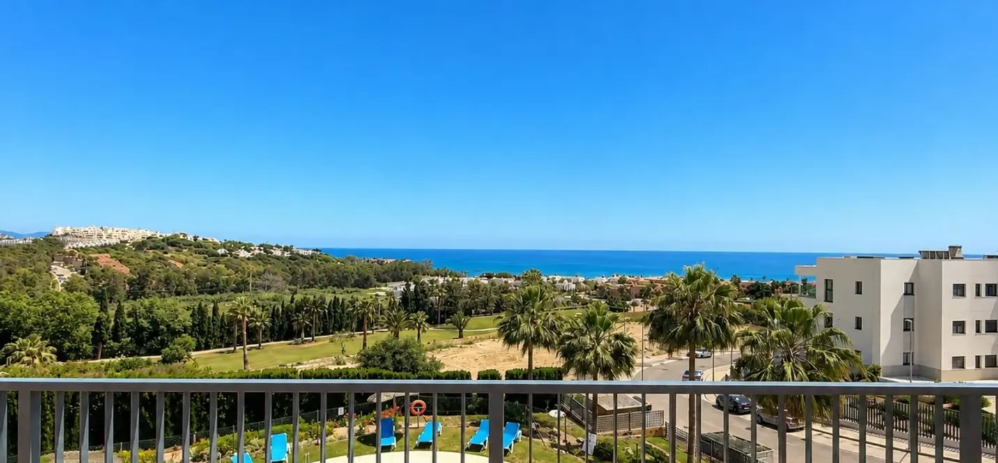Sale of middle floor apartment in Doña Julia 3